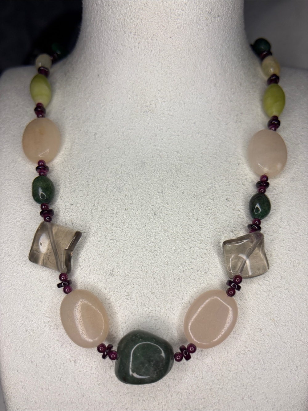 Handcrafted Multicolor Stone Necklace - Green& pink